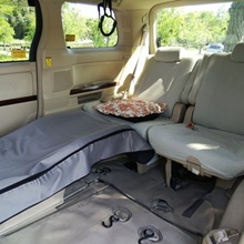 ご自身で車両に乗車後は車内で横になれます